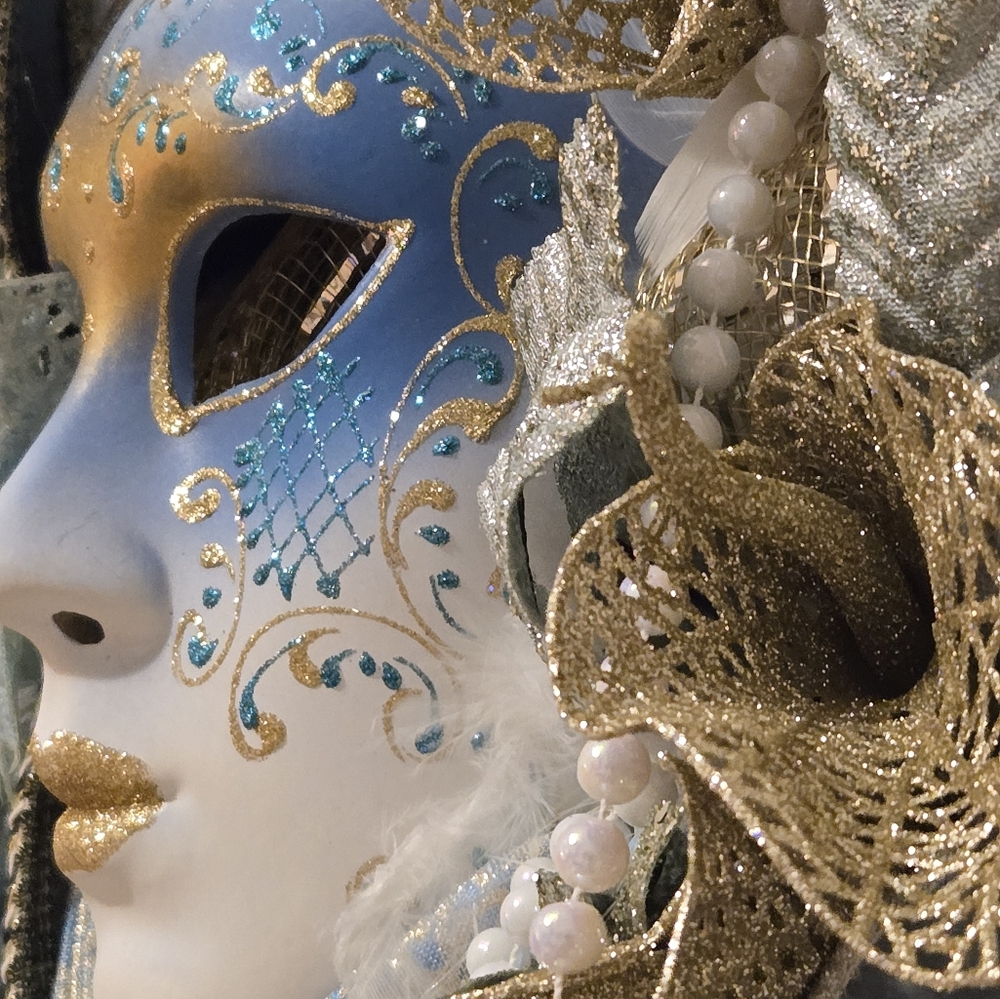 Venetian Carnival Wreath Wall Art Ice Blue Italian Made Mask - Picture 2 of 5